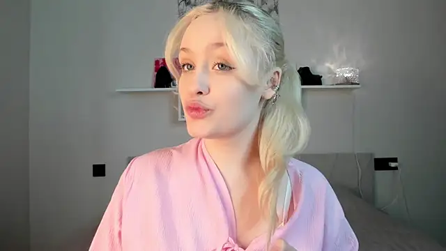 Snapshot of Julliakoill chatting on 02/06/26, 10:00 Julliakoill online show from 02/06/26, 10:00