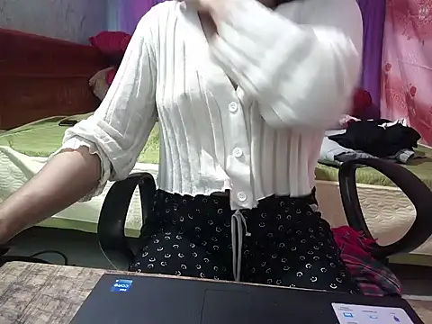 Snapshot of Xue_weng chatting on 12/20/25, 12:24 Xue weng online show from 12/20/25, 12:24