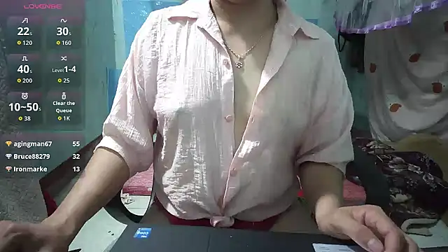 Snapshot of Xue_weng chatting on 11/03/25, 01:04 Xue weng online show from 11/03/25, 01:04