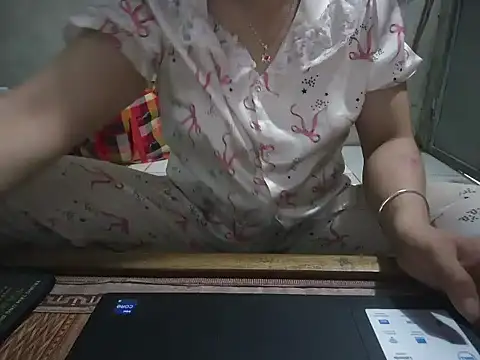 Snapshot of Xue_weng chatting on 06/07/26, 03:01 Xue weng online show from 06/07/26, 03:01