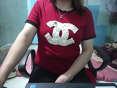 Snapshot of Xue_weng chatting on 10/23/25, 11:31 Xue weng online show from 10/23/25, 11:31