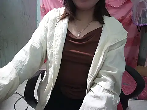 Snapshot of Xue_weng chatting on 11/26/25, 09:26 Xue weng online show from 11/26/25, 09:26