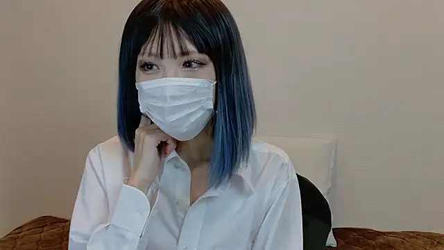 sarina at online show from 12/04/25, 09:30