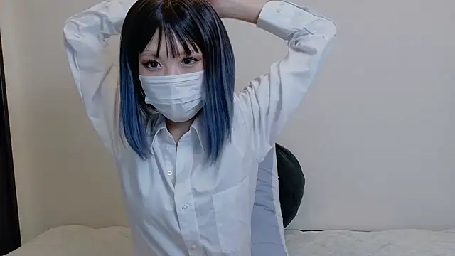 sarina at online show from 04/24/26, 09:33