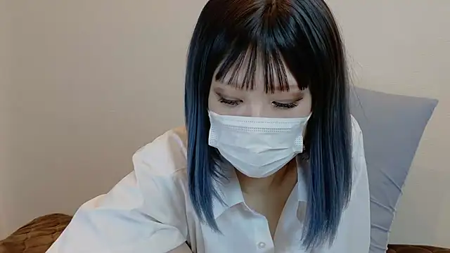 sarina at online show from 11/30/25, 09:32