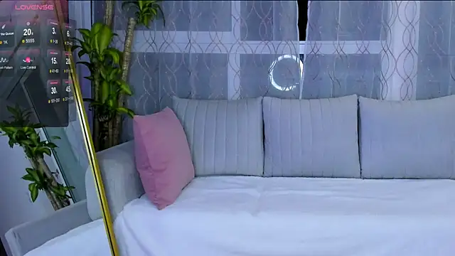 Snapshot of Valkyrie_sky chatting on 06/18/26, 05:06 Valkyrie sky online show from 06/18/26, 05:06