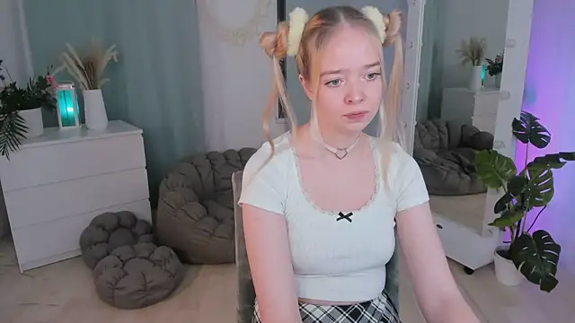 BellaMontgomery online show from 11/30/25, 10:54