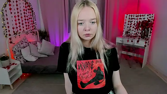 Snapshot of BellaMontgomery chatting on 02/10/26, 01:10 BellaMontgomery online show from 02/10/26, 01:10