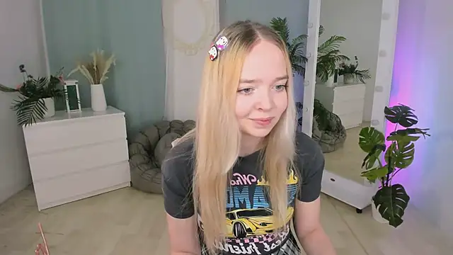 BellaMontgomery online show from 12/03/25, 10:53