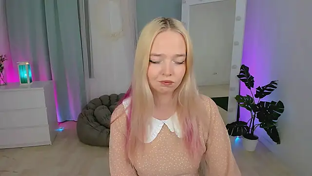 Snapshot of BellaMontgomery chatting on 02/06/26, 04:03 BellaMontgomery online show from 02/06/26, 04:03