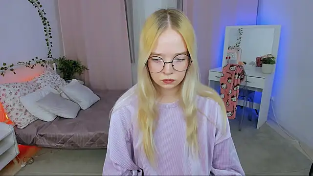 BellaMontgomery online show from 11/14/25, 09:51