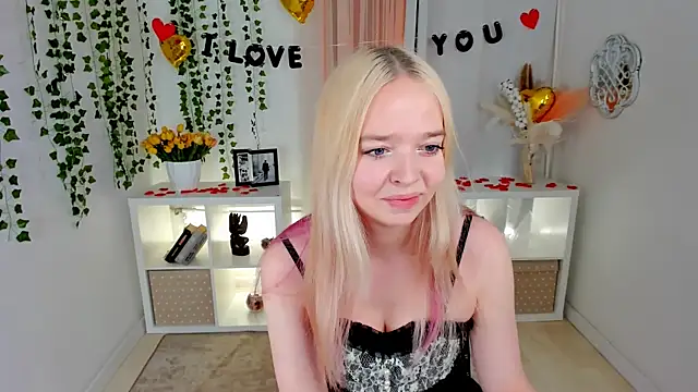 Snapshot of BellaMontgomery chatting on 02/09/26, 04:49 BellaMontgomery online show from 02/09/26, 04:49