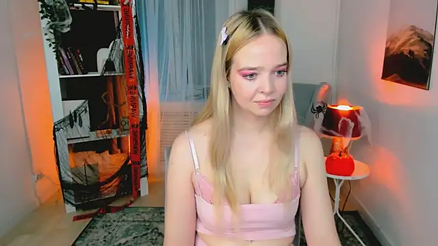 BellaMontgomery online show from 10/28/25, 11:03