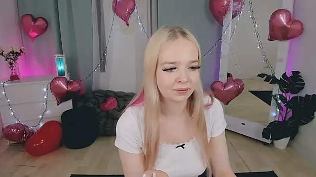 Snapshot of BellaMontgomery chatting on 02/25/26, 04:07 BellaMontgomery online show from 02/25/26, 04:07