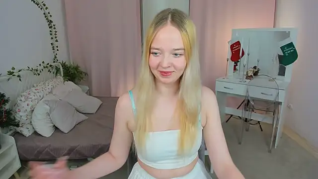 BellaMontgomery online show from 12/21/25, 12:07