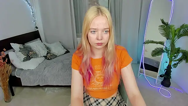 Snapshot of BellaMontgomery chatting on 01/17/26, 04:21 BellaMontgomery online show from 01/17/26, 04:21