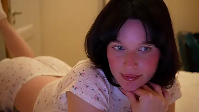 Snapshot of ellaa91 chatting on 03/16/26, 06:43 ellaa91 online show from 03/16/26, 06:43