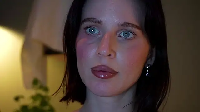 Snapshot of ellaa91 chatting on 04/10/26, 05:53 ellaa91 online show from 04/10/26, 05:53