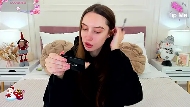 ToriSonn online show from 12/14/25, 06:30