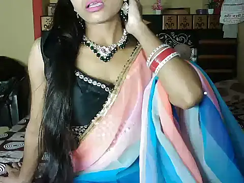 Snapshot of ROSE_GOLDE chatting on 10/01/25, 03:05 ROSE GOLDE online show from 10/01/25, 03:05