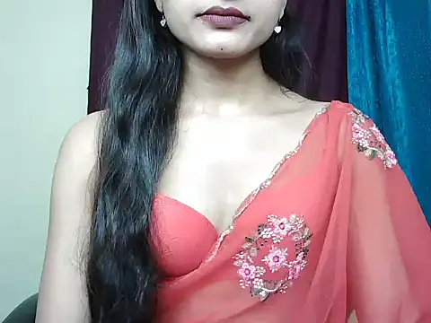 Snapshot of ROSE_GOLDE chatting on 09/16/25, 04:41 ROSE GOLDE online show from 09/16/25, 04:41