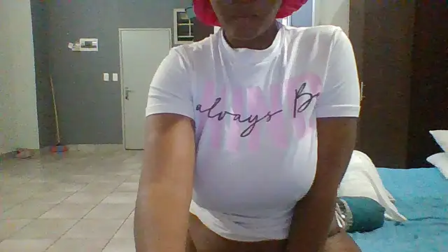 Snapshot of CouplesX96xx chatting on 04/01/26, 07:22 CouplesX96xx online show from 04/01/26, 07:22