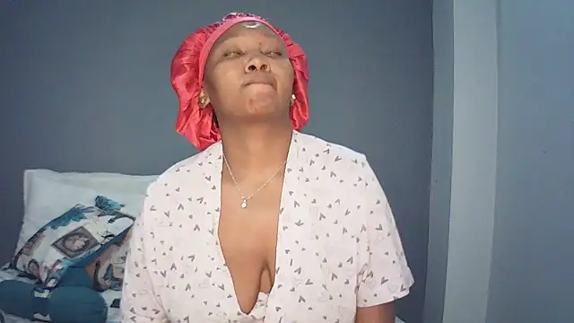 Snapshot of CouplesX96xx chatting on 04/13/26, 11:42 CouplesX96xx online show from 04/13/26, 11:42