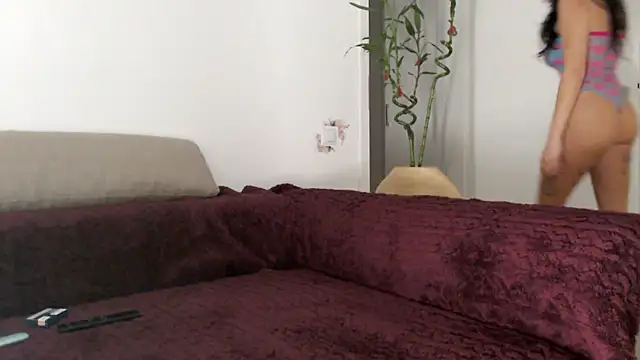 Snapshot of ssandraxo chatting on 10/15/25, 08:17 ssandraxo online show from 10/15/25, 08:17