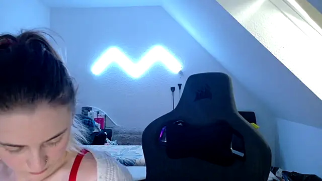 Melly4You online show from 05/17/26, 03:56