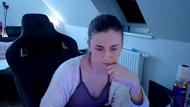 Melly4You online show from 04/15/26, 10:21