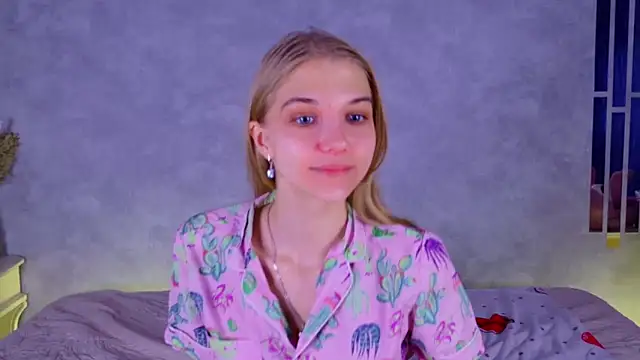 4example Chloe online show from 11/20/25, 10:49