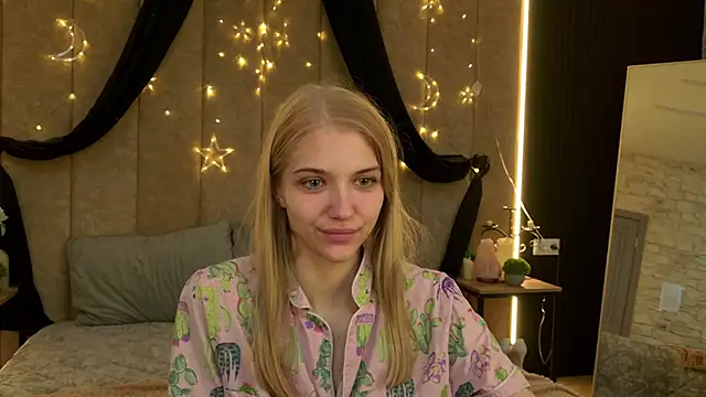 4example Chloe online show from 04/20/26, 05:21