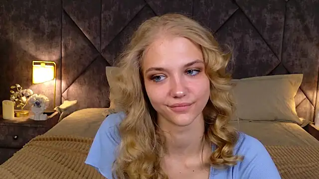 4example Chloe online show from 04/18/26, 05:43