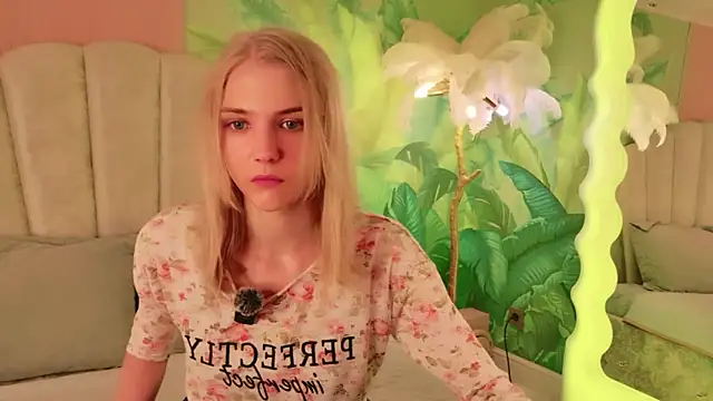 Snapshot of 4example_Chloe chatting on 06/16/26, 05:51 4example Chloe online show from 06/16/26, 05:51