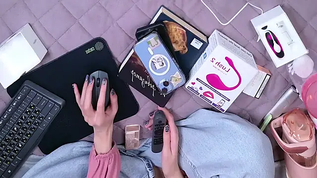 4example Chloe online show from 10/02/25, 10:51