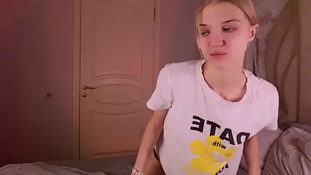 4example Chloe online show from 12/01/25, 11:00