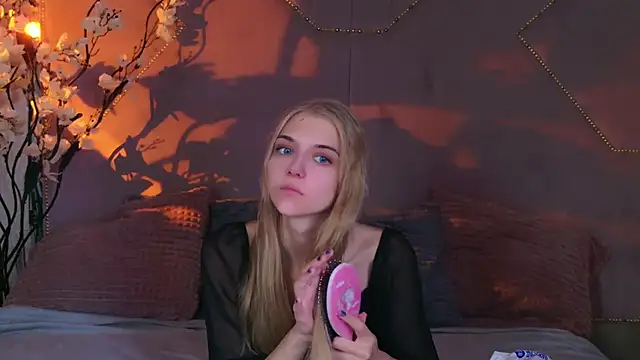 4example Chloe online show from 10/06/25, 10:38