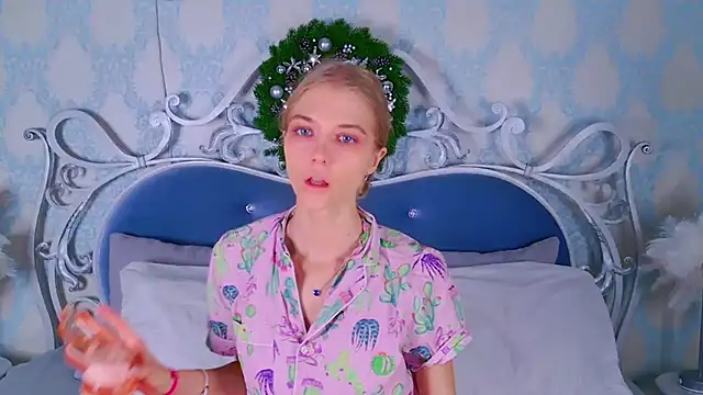 4example Chloe online show from 12/03/25, 10:58