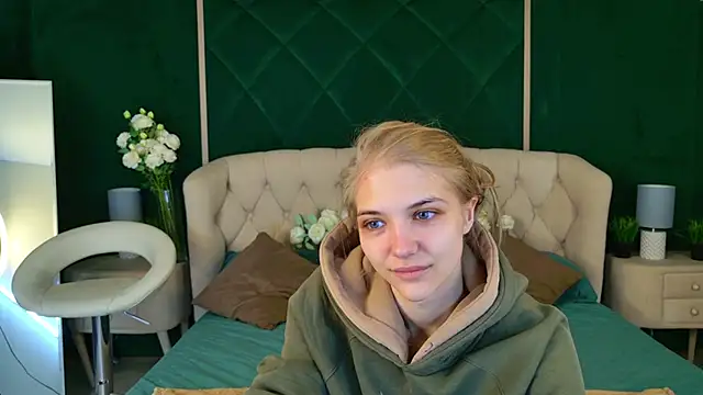 4example Chloe online show from 04/07/26, 05:31