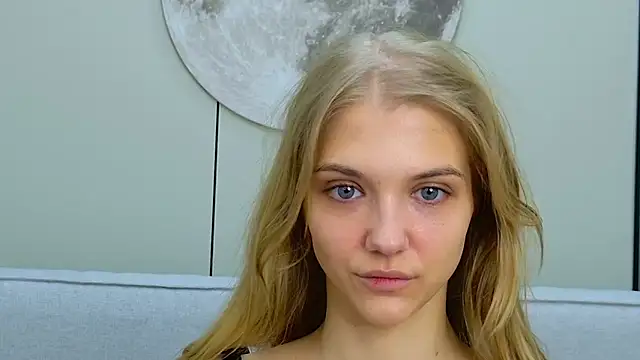 4example Chloe online show from 03/01/26, 10:48