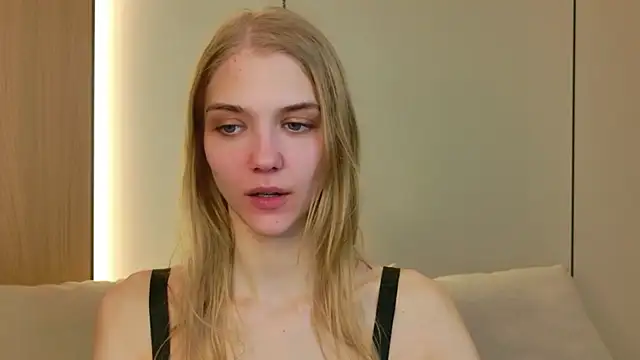 4example Chloe online show from 03/19/26, 10:37