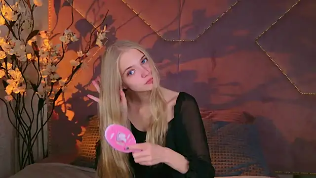 4example Chloe online show from 10/01/25, 10:41