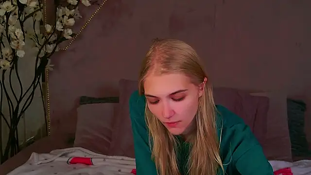 4example Chloe online show from 09/25/25, 10:54