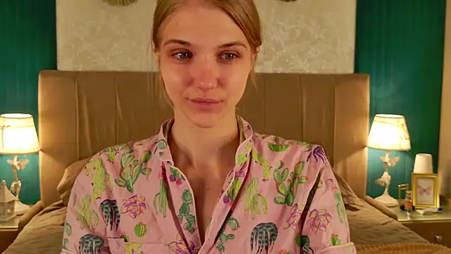 4example Chloe online show from 04/13/26, 05:33