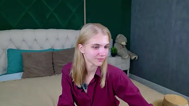 Snapshot of 4example_Chloe chatting on 07/14/26, 05:34 4example Chloe online show from 07/14/26, 05:34