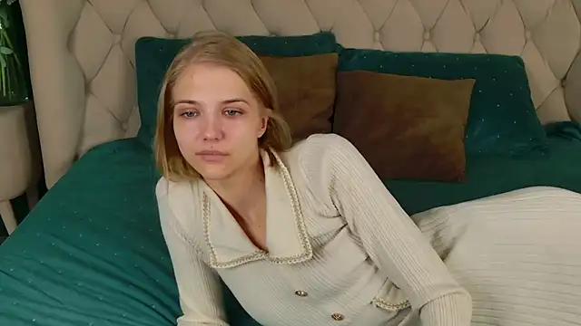 4example Chloe online show from 03/25/26, 05:51