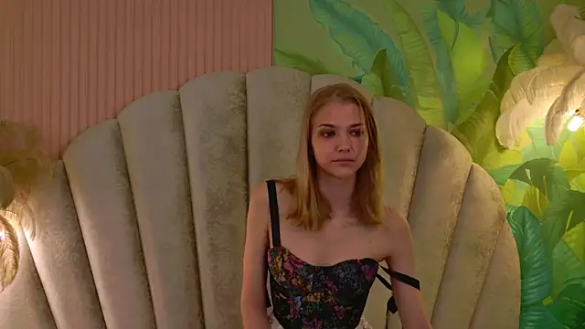 4example Chloe online show from 05/24/26, 05:40