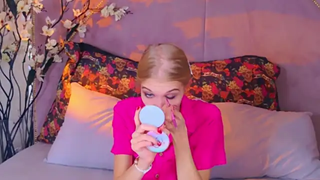 4example Chloe online show from 11/07/25, 11:04