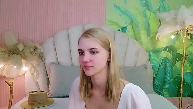 Snapshot of 4example_Chloe chatting on 07/01/26, 05:30 4example Chloe online show from 07/01/26, 05:30