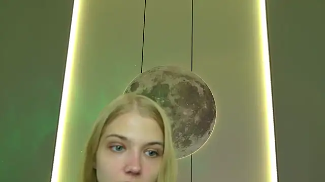 4example Chloe online show from 04/10/26, 05:36